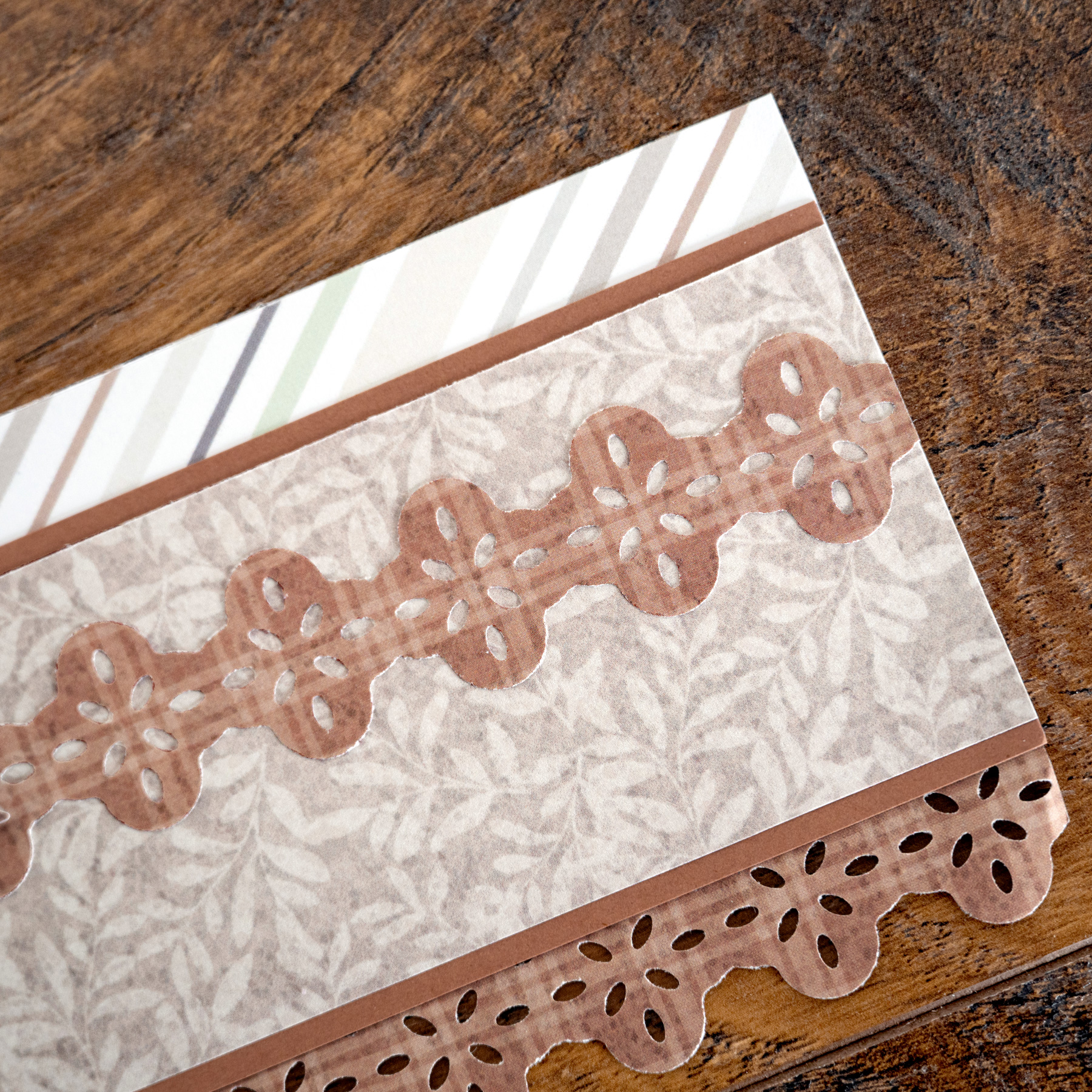 Petal Scallop Border Punch - Image 3
